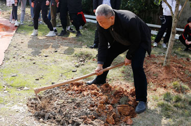 长沙铁航职业中等技术学校胡春副校长